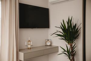 White House Iris Cluj Napoca - Apartament 3- parcare gratuita, self check in 24h, aeroport 15 minute!