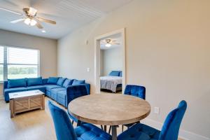 Commute to Fort Worth Newly Built Apt with Pool