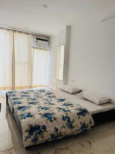 1000 sqft ONE BHK BIG FLAT with 2 Balcony