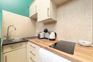 Bright West London Studio Apartment in Kensington