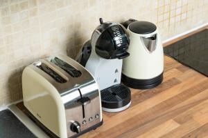 Bright West London Studio Near Tube