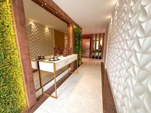 Apartamento, praia de Bombas a uma quadra do mar, com piscina aquecida