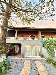 Casa frente ao marpé na areia no Indaiá até 18 pessoas