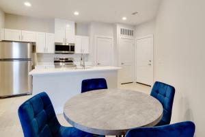 Pool Access, 1 Mi to Shops and Eats Crowley Rental