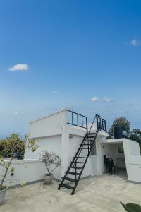 Colombo Airport Villa by J-Villas