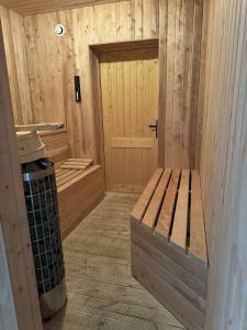 Domki nad stawem nr 3