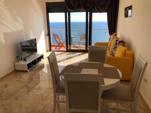 Modern Seaview Apartment with a Pool