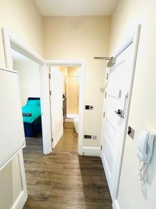 Central Brighton Flat 4 Sleeps Free Parking