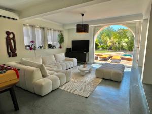 Superbe villa piscine proche ville et mer au calme