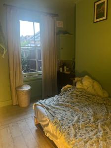 1 bed garden flat very close to tube