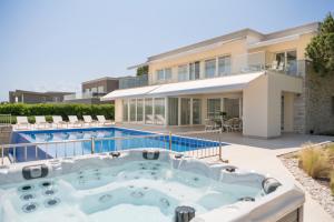 Kempinski Villa 100m from Beach