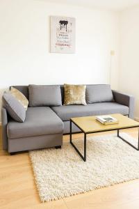 Luxe Spacious & Central 2Bed Luton Apartment - Free Parking - Free Wi-Fi - Near LTN Airport & L&D Hospital