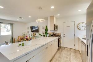 Outdoor Oasis with Pool Pink Palm Springs Paradise!