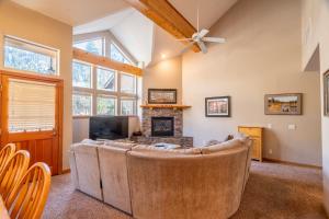 RR-Hideaway_Down_Cyn 105