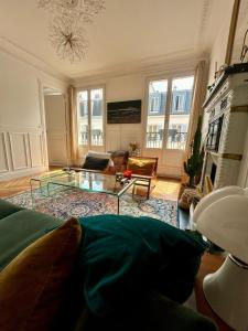 Appartements Elegant Retreat in Levallois with Sunny Balcony : photos des chambres