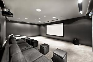 Oakley Square 1BR Apartment with maids room