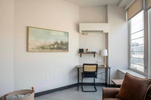 Deer District Studio Apt - One Block from Fiserv and Baird