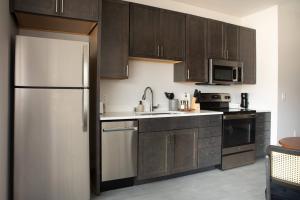 Deer District Studio Apt - One Block from Fiserv and Baird