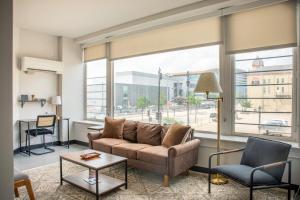 Deer District Studio Apt - One Block from Fiserv and Baird
