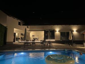 House Karla - bazen, jacuzzi i sauna