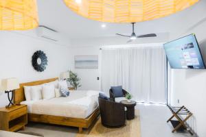 Vista Pedregal-Comfortable Apartment in the Heart of Cabo, 2 Min Walk to Marina