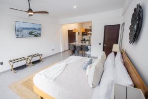 Vista Pedregal-Comfortable Apartment in the Heart of Cabo, 2 Min Walk to Marina