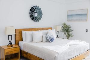 Vista Pedregal-Comfortable Apartment in the Heart of Cabo, 2 Min Walk to Marina