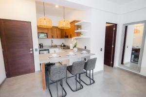 Vista Pedregal-Comfortable Apartment in the Heart of Cabo, 2 Min Walk to Marina