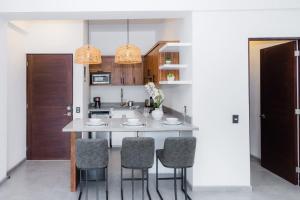 Vista Pedregal-Comfortable Apartment in the Heart of Cabo, 2 Min Walk to Marina