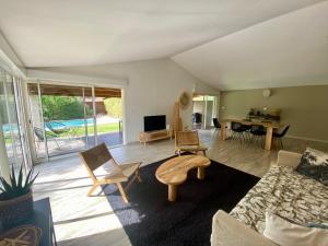 Villas Villa de vacances nichee dans la Garrigues, a 10 minutes d'Avignon : photos des chambres