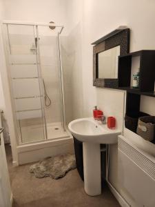 Appartements Charme et piscine dans le Gard salon et deux chambres : photos des chambres
