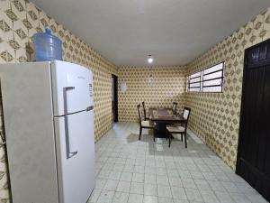 Casa confortável com estacionamento interno