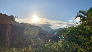 Casa confortável com estacionamento interno