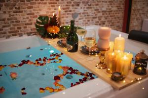 Appartements Jazzy jacuzzi privee parking free centre a 5minutes stationnement privee possible sur demande : photos des chambres