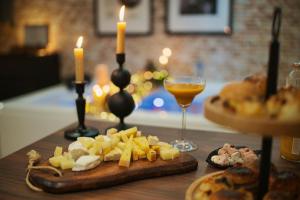 Appartements Jazzy jacuzzi privee parking free centre a 5minutes stationnement privee possible sur demande : photos des chambres