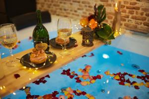 Appartements Jazzy jacuzzi privee parking free centre a 5minutes stationnement privee possible sur demande : photos des chambres