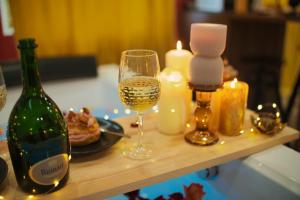 Appartements Jazzy jacuzzi privee parking free centre a 5minutes stationnement privee possible sur demande : photos des chambres