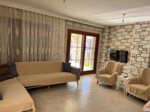 Çeşme Reisdere kiralik havuzlu villa