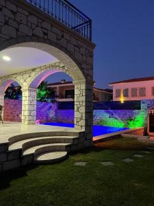 Çeşme Reisdere kiralik havuzlu villa