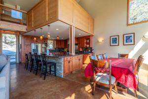 Rr-carson_view1 Strap18-005