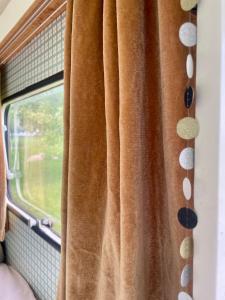 Cute little caravan for 2 in old orchard