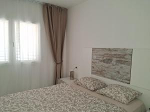 Dinastia B403 by Tenerife Rental & Sales