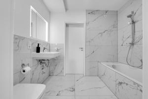 Apartment 150QM 8 Personen Neuss, Düsseldorf mit Terrasse, Parkplatz, Küche