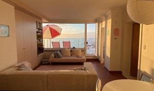 Zonnig Penthouse met Panoramisch Zeezicht