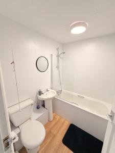 Beautiful 2 bedroom fully equipped property 5-G WiFi, smart TV