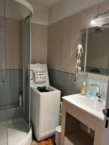 5CANETP36 –T2 avec clim, loggia et vue Marina, à deux pas de la plage