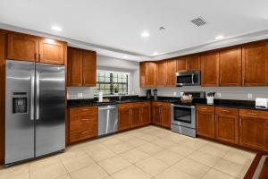 Summer Stay - Renovated TownHome by Disney!