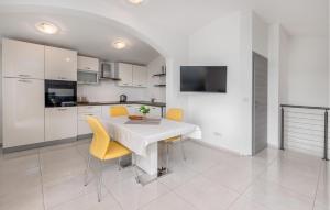 Beautiful Home In Dobrec With Kitchen 