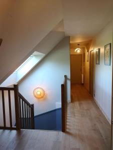 Maison familiale, 15 pers, 7 chambres, piscine, déco soignée