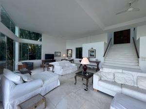 Casa deslumbrante no Condomínio Portogalo para 12 pessoas